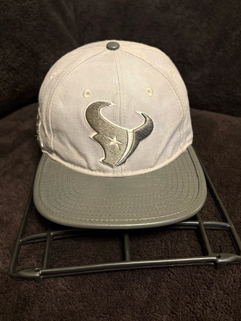 Houston Texans x Pro Standard AFC leather bill & buckle strapback hat